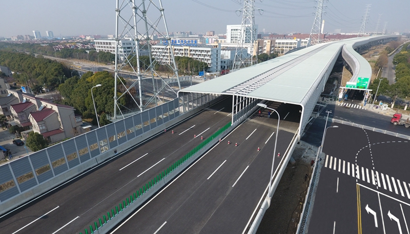 2 12月29日，二公司参建的嘉闵高架路新建工程最后一段（S32至莘松路段）建成通车，图为公司承建的嘉闵高架JMN2-2标段-崔云.jpg