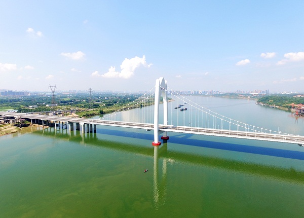 8月4日，昭华大桥起点处0号桥台路桥连接段施工全部完成。至此，昭华大桥主桥已成功连通昭山段路基2-陈晓军.JPG