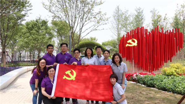 二公司总部一支部联合上海资金结算中心党支部赴花博会项目部与项目部党支部共同开展党建共建.jpg