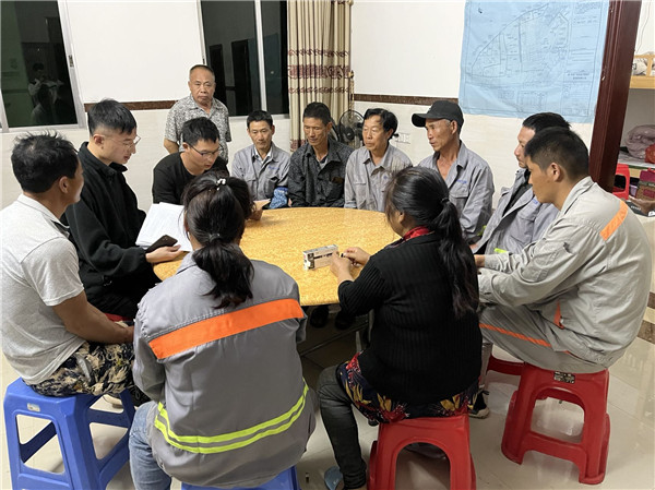 项目部对入场人员开展三级教育.jpg