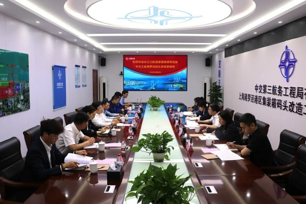 罗泾.jpg