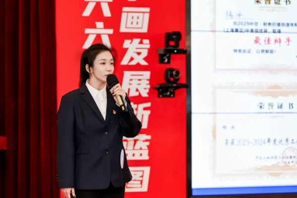 杨冰3.jpg